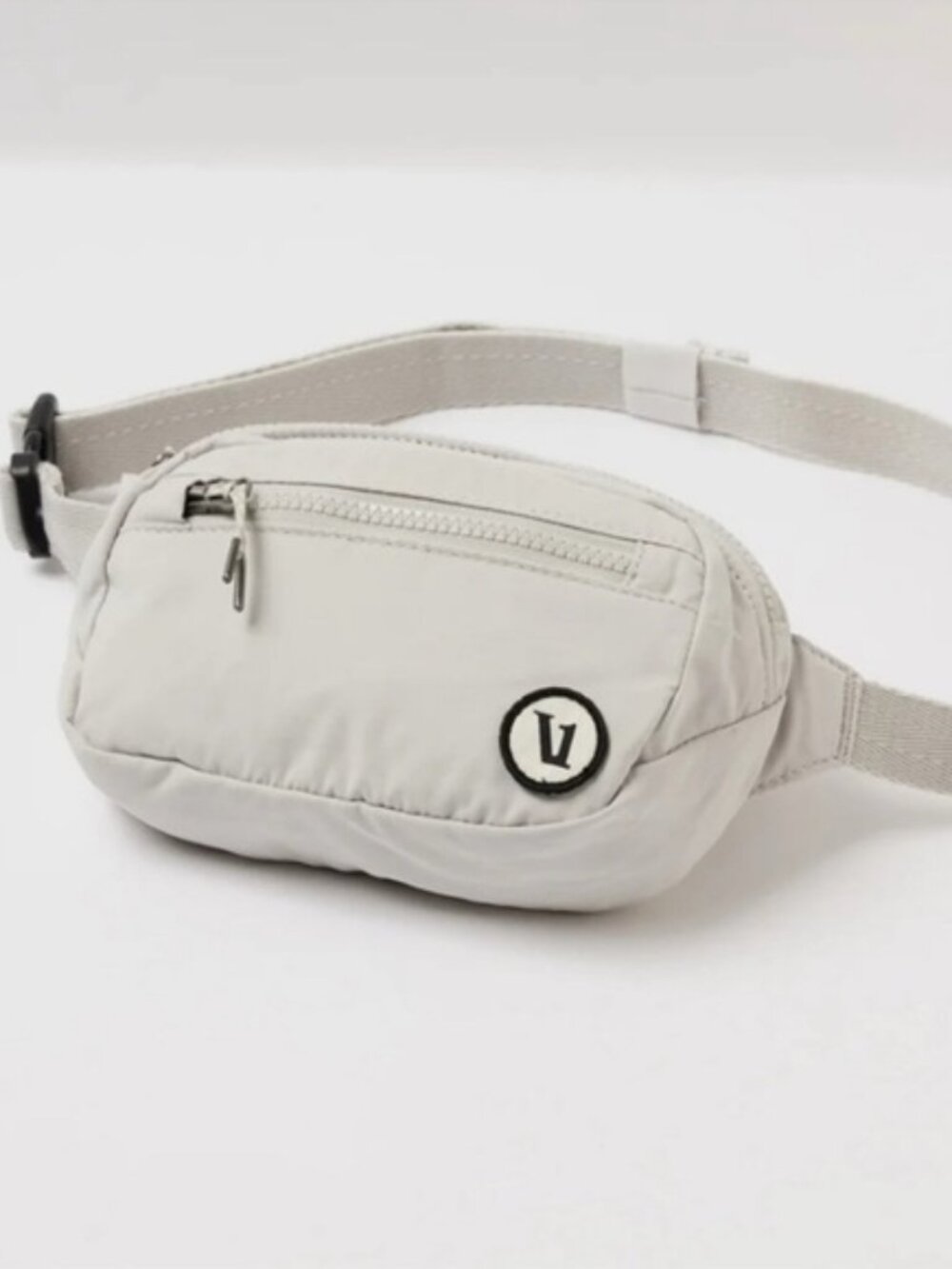 Vuori Hip Pack in Salt